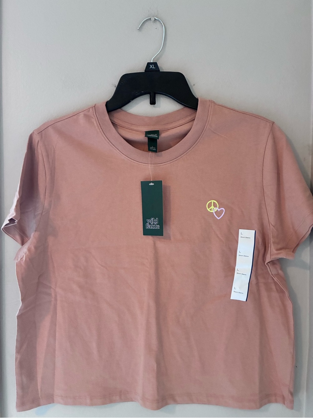 NWT wild fable Dusty Rose Graphic Crop Tee - Peace Sign & Heart Large